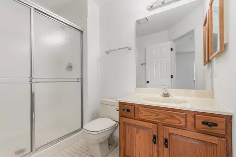 Bath - 1608 Newburn Ct #D1, Wheeling, IL 60090 photo 2 of 2