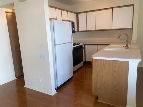 Kitchen - 2235 Dawson Ln, Algonquin, IL 60102 photo 2 of 2