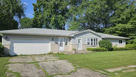 1410 Maryland Ct, Belvidere, IL 61008