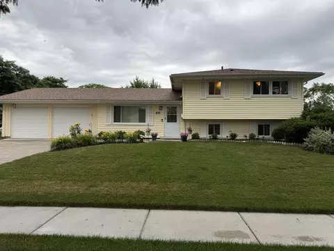 835 Williams Ct, Schaumburg, IL 60193