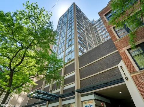 3110 N Sheridan Rd #1802, Chicago, IL 60657