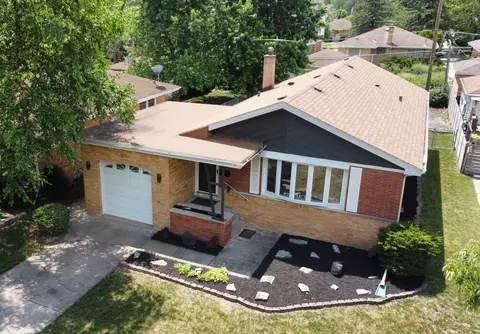 1234 Community Dr, La Grange Park, IL 60526