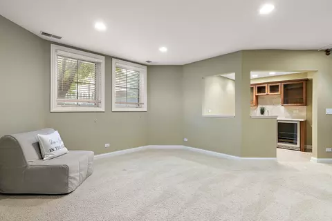 Living - Undisclosed, Glenview, IL 60026 photo 4 of 5