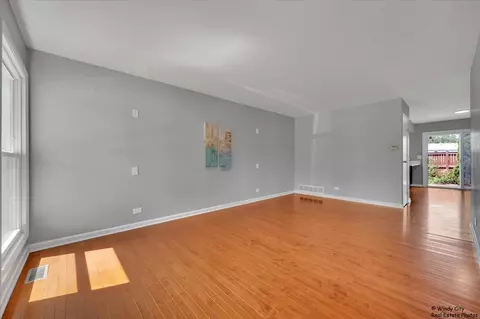 1718 Ardwick Dr, Hoffman Estates, IL 60169 photo 2