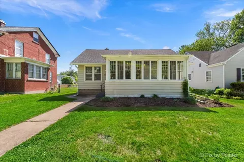 1020 S 4th St, Saint Charles, IL 60174