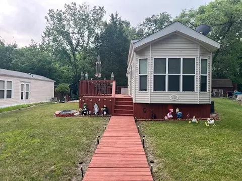 2795 E 28th Lot 285 Rd, Seneca, IL 61360