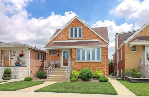 5549 S Meade Ave, Chicago, IL 60638