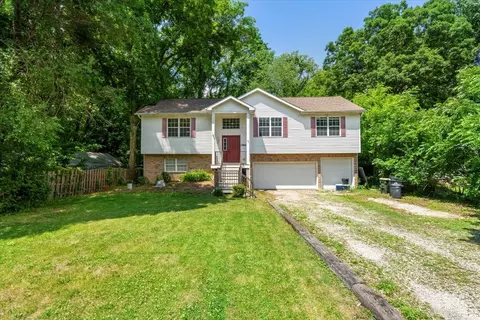25612 W Woodlawn Ave, Antioch, IL 60002