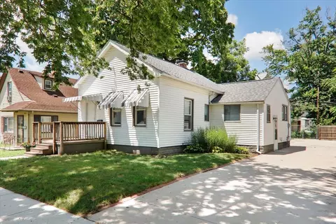 711 W Front St, Bloomington, IL 61701 photo 2