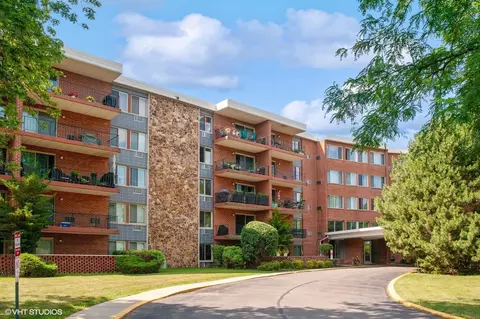 18 E Old Willow Rd #106N, Prospect Heights, IL 60070