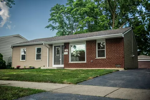 1028 Valley Stream Dr, Wheeling, IL 60090 photo 1