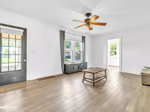 Living - 610 E 11th St, Lockport, IL 60441 photo 2 of 3