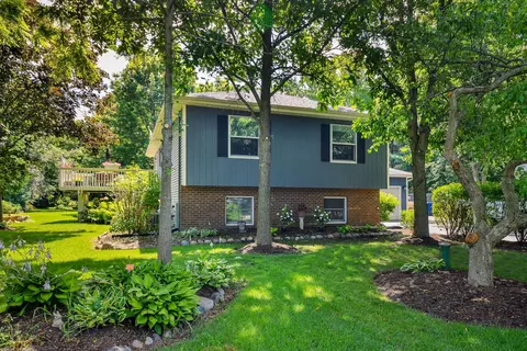 4 N531 Arrowhead Dr, Campton Hills, IL 60175