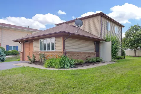 564 Sauk Ct, Carol Stream, IL 60188