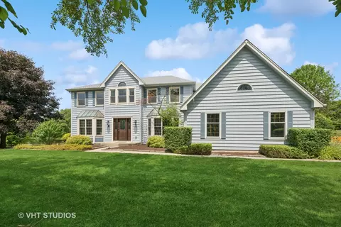 4 Taynton Ln, South Barrington, IL 60010