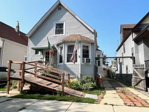 4160 W Eddy St, Chicago, IL 60641