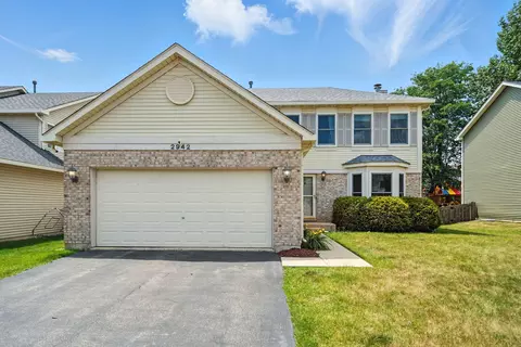2942 Heather Ln, Montgomery, IL 60538