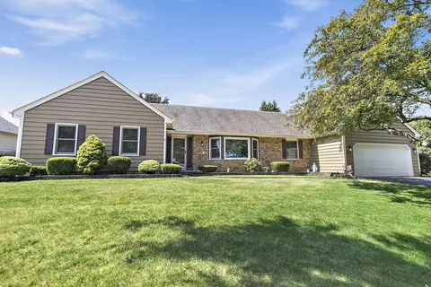 831 Crabtree Ln, Cary, IL 60013
