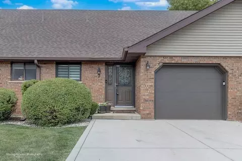 1906 Heatherway Ln #7, New Lenox, IL 60451
