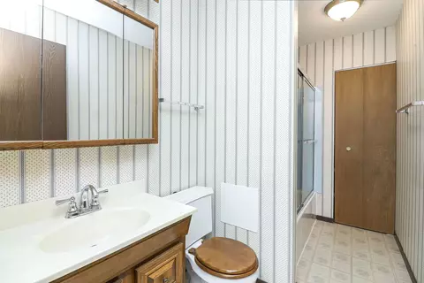 Bath - 825 Prairie Ave, Bartlett, IL 60103 photo 1 of 2