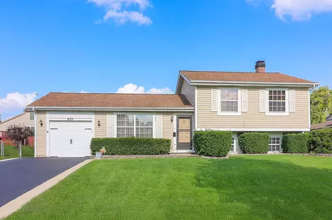 825 Prairie Ave, Bartlett, IL 60103