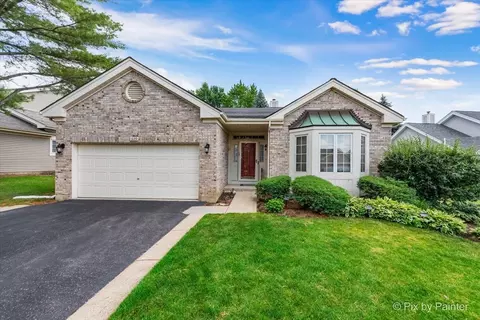 639 Golfers Ln, Bartlett, IL 60103