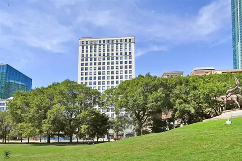 910 S Michigan Ave #614, Chicago, IL 60605
