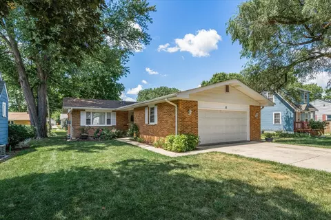 12 N Adams St, North Aurora, IL 60542