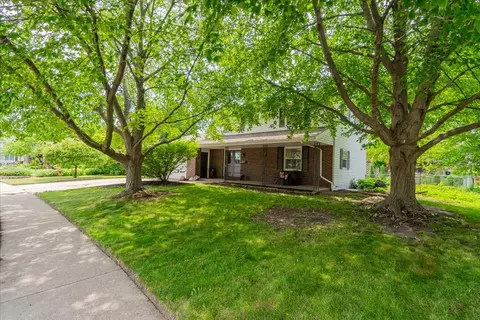 107 S Regency Dr, Bloomington, IL 61701 photo 2
