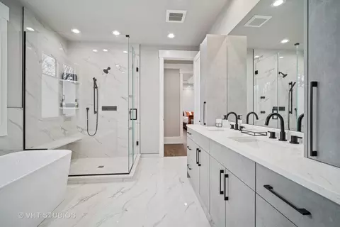 Bath - 3701 Knollwood Ln, Glenview, IL 60025 photo 5 of 6