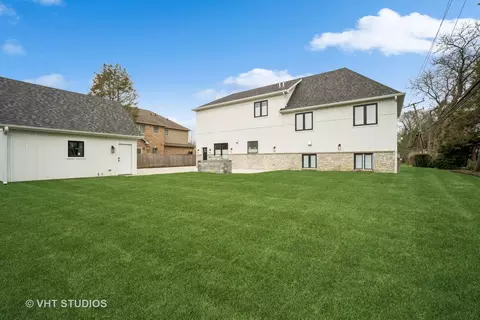 Exterior - 3701 Knollwood Ln, Glenview, IL 60025 photo 8 of 9