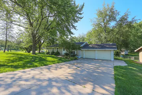 413 Channel Dr, Island Lake, IL 60042