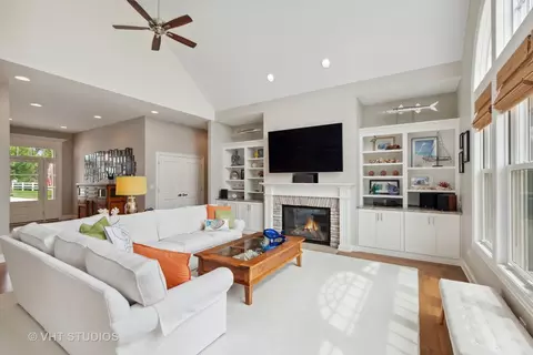 Living - 6531 W Cedar Ct, Monee, IL 60449 photo 2 of 4