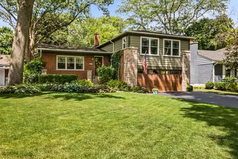 228 S Glendale Ave, Barrington, IL 60010