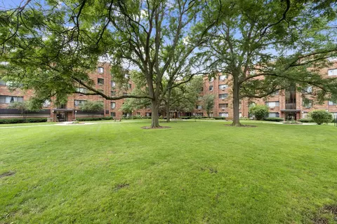 5310 N Chester Ave #124, Chicago, IL 60656