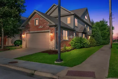1200 E Charles Ln, Westmont, IL 60559