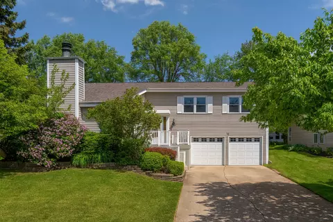 310 Loveland Dr, Glendale Heights, IL 60139