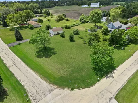 2968 Valley View Rd, Wadsworth, IL 60031