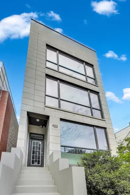 922 N Hermitage Ave #1, Chicago, IL 60622