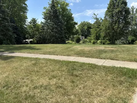 832 Oak Manor Dr, Marengo, IL 60152