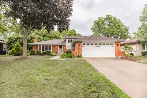 7613 Stratford Pl, Darien, IL 60561