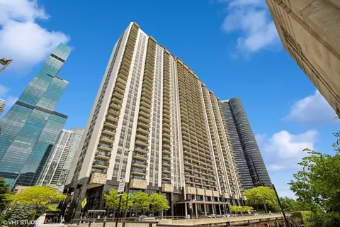 400 E Randolph St #826, Chicago, IL 60601