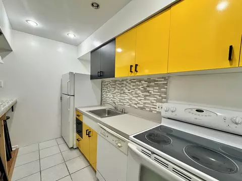 Kitchen - 40 E 9th St #512, Chicago, IL 60605 photo 1 of 3