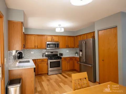 Kitchen - 2906 Sun Valley Ct, Plainfield, IL 60586 photo 2 of 3
