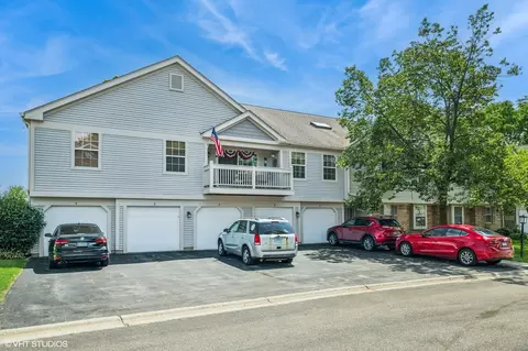 1234 Ballantrae Pl #D, Mundelein, IL 60060
