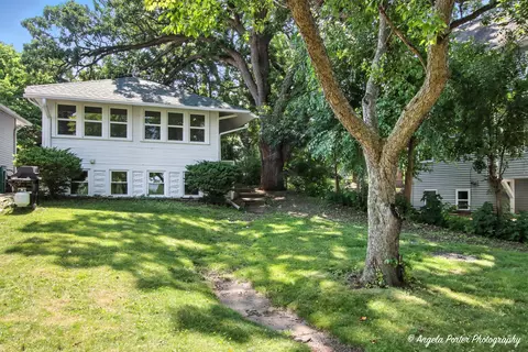67 Wells St, Fox Lake, IL 60020