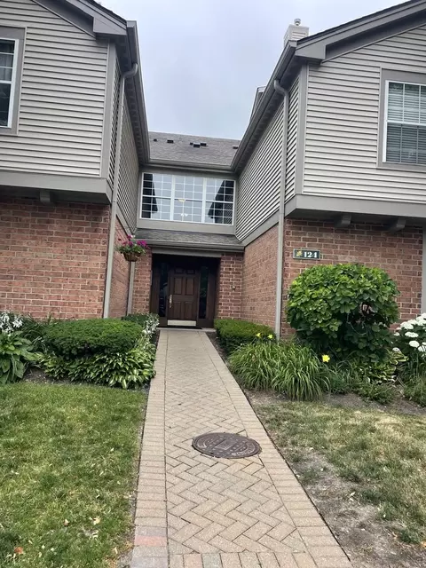 124 White Oak Ct #2, Schaumburg, IL 60195
