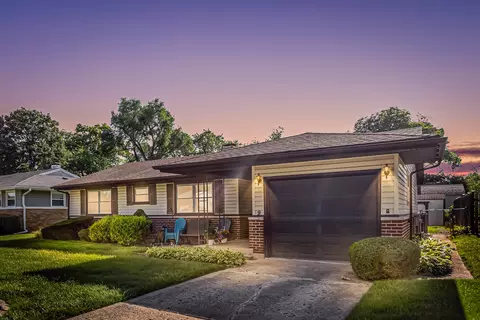 78 Ridgewood Rd, Elk Grove Village, IL 60007