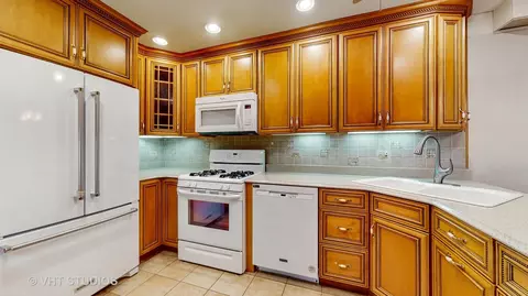 Kitchen - 4 Eton On Oxford, Rolling Meadows, IL 60008 photo 3 of 3