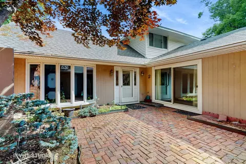 Exterior - 4 Eton On Oxford, Rolling Meadows, IL 60008 photo 3 of 5